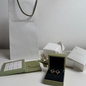 Van Cleef & Arpels Elegant White Gift Bag